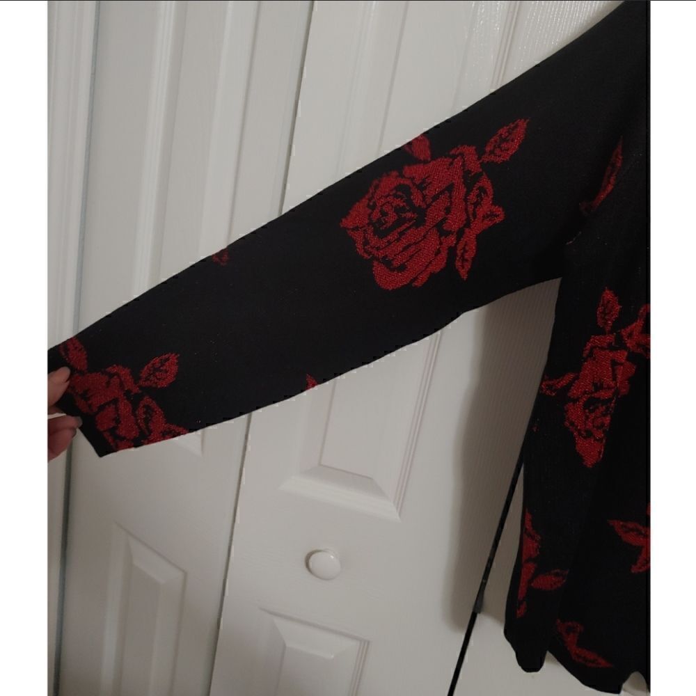 Women's Sweater by Avenue With Roses NWT Size 14/16 - Picture 5 of 9